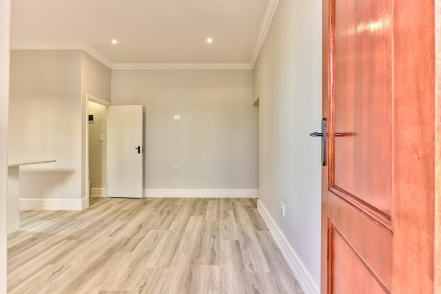 To Let 1 Bedroom Property for Rent in Walmer Estate Western Cape